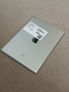 Apple iPad 9th Gen 64GB, 10.2 inch - Wi-Fi Only. A2602 - Silver. - Afbeelding 1 van 8