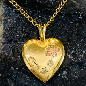 Vintage Herz 14k Gold gefüllt Halskette dreifarbig geätzte Blume 0,5" Anhänger zierlich 16" - Bild 1 von 7