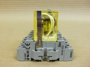 LOT OF 4 IDEC RH4B-U GENERAL PURPOSE RELAY 12V DC & IDEC BASE SH4B-05C 10A 300V - Picture 1 of 2