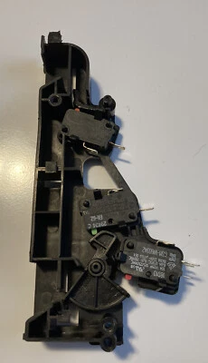 **NUEVO** 3513823500 OEM Magic Chef Conjunto de pestillo de microondas e interruptores 1 año de garantía Foto 1 de 2