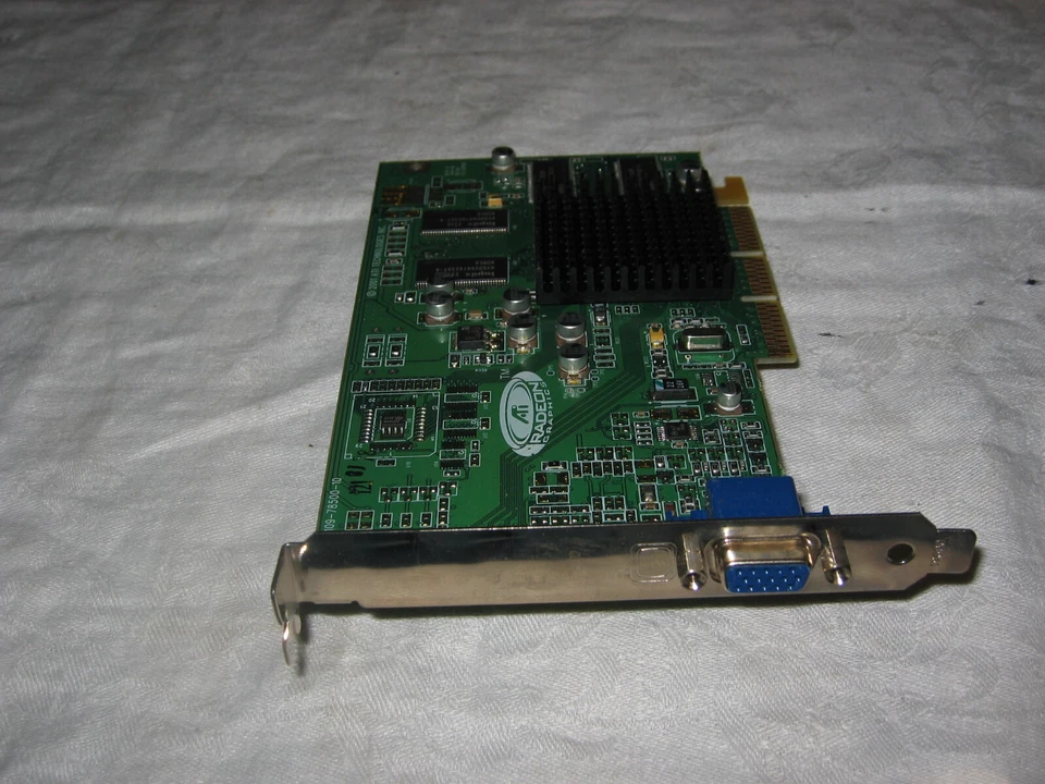 ATI Radeon 7000 109-85500-01 32MB DDR AGP Video Card VGA Apple 630-6487 - Image 1 of 1