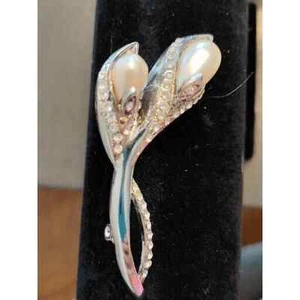 SPLENDIDA SPILLA IN ARGENTO, STRASS E FINTA PERLA FORMA DI FOGLIE E FIORI - Foto 1 di 7