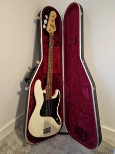 Mark Hoppus Signature Bass with case - Picture 1 of 5