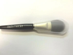Laura Mercier CHEEK COLOUR BRUSH 5 3/4 "NOT BOXED - Picture 1 of 3