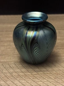 1975 Orient & Blue Iredescent 2.5” Vase - Picture 1 of 11