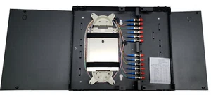 12 Glasfaser Wandhalterung mit 12 ST/UPC Simplex Adaptern, SM-Pigtails & Spleißschale - Bild 1 von 8