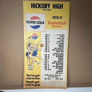 Vintage Pepsi Cola Karton Basketball Spielplan Hickory High Tornadoes 1970-71 - Bild 1 von 19