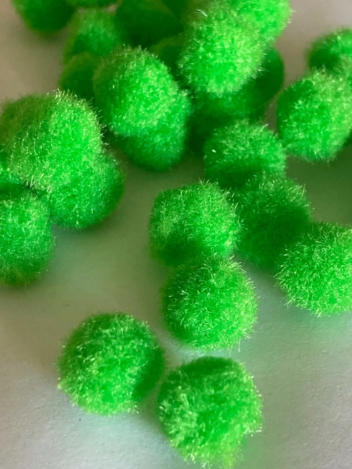 10mm Craft Pom Poms ~ Polyester 1 cm Pompoms x 200 ~ 10 Colours ~ Free Postage - Image 1 of 1
