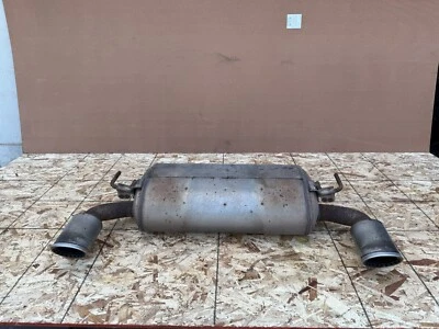 INFINITI Q60 2017-2022 ROJO DEPORTIVO OEM SILENCIADOR TRASERO ESCAPE CON PUNTAS MONTAJE Foto 1 de 4