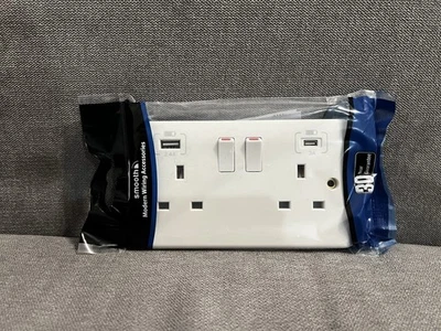 Smooth Edged 13A Socket Outlet 2 Gang Switched 1xUSB A 1xUSB C (2.4A/3A) - Image 1 of 2