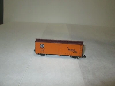 N-Scale Reefer Car; #11843, Con-Cor, Santa Fe, 40' Wooden, Rapido couplers - Image 1 of 2
