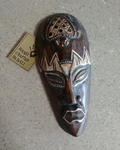 NUEVA Máscara Tribal Bali Indonesia Tallada a Mano y Pintada con Madera de Tortuga 8"H con Etiqueta - Imagen 1 de 4