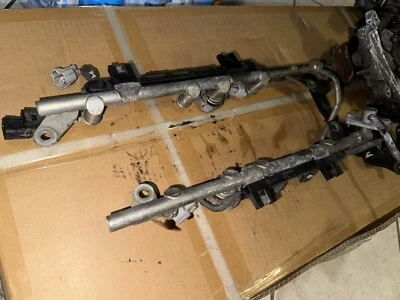 08-16 INFINITI G37 M37 Q40 Q50 Q60 QX FX37 Riel de combustible izquierdo y derecho con arnés Foto 1 de 4