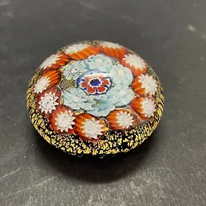 MURANO, Petit sulfure (boule presse papier) à décor millefiori et doré - Foto 1 di 7