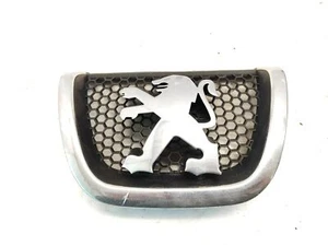 PEUGEOT 607 2.2 HDI 98KW 2005 Vorne Stoßstange Hersteller Emblem 9649004577 - Bild 1 von 6