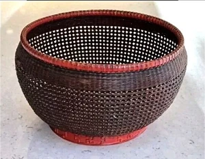 Thailand Storage Basket 13" Round Woven Rattan, Red Wood Base Chinoiserie 20th C - Picture 1 of 14