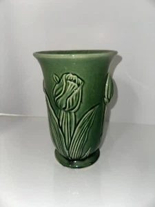 Vintage 8” McCoy Pottery Tulip Flower Green Glaze Vase USA Made - Picture 1 of 4