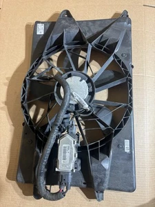 2014-2018 JEEP CHEROKEE 2.4L MOPAR RADIATOR COOLING FAN ASSEMBLY OEM 68197293AD - Picture 1 of 4