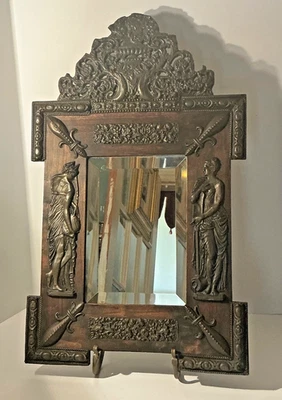 Espejo de pared antiguo francés Napoleón III Repoussé de latón y pino ca 1890 Foto 1 de 4