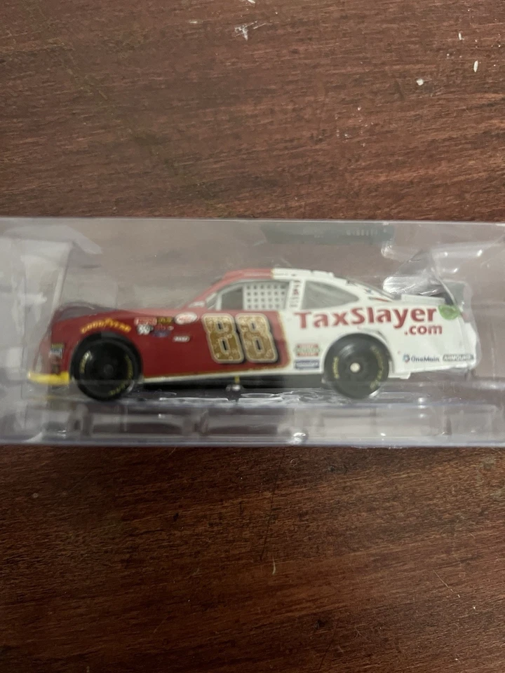 NASCAR Xfinity 2016 Chase Elliott #88 TaxSlayer 1:64 Diecast - Image 1 of 2