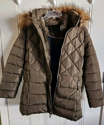 Casaco acolchoado com capuz Tommy Hilfiger feminino novo com etiquetas marrom M isolado reciclado  - Imagem 1 de 4
