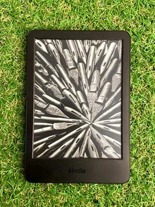 Amazon Kindle 11th Gen 2022 6" E-Reader C2V2L3 (E33) - Picture 1 of 5