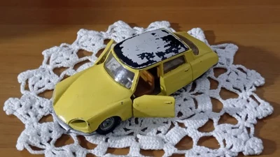 Politoys Export 1:43, N°545: "Citroen DS 21", Gialla. Discreto Stato. - Immagine 1 di 4