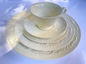 WEDGWOOD Patrician Ivory 5 Piece Place Setting Floral Pattern - Picture 1 of 5