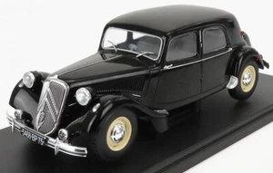 MODELLINO AUTO STATICO CITROEN 15 SIX TRACTION AVANT 1953 NERO SCALA 1/24 - Foto 1 di 3