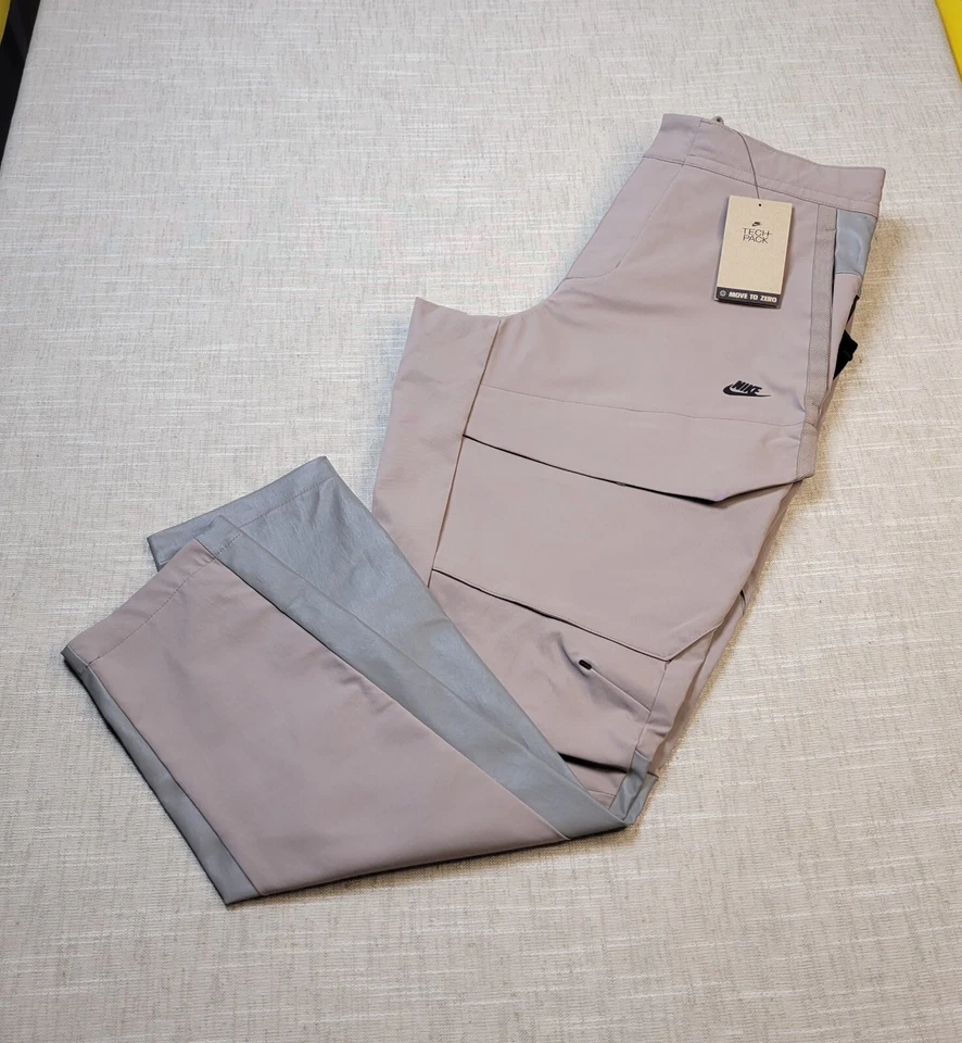 Nike Sportswear Tech Pack Reflective Cargo Pants Size 32 Mens DO4884-087