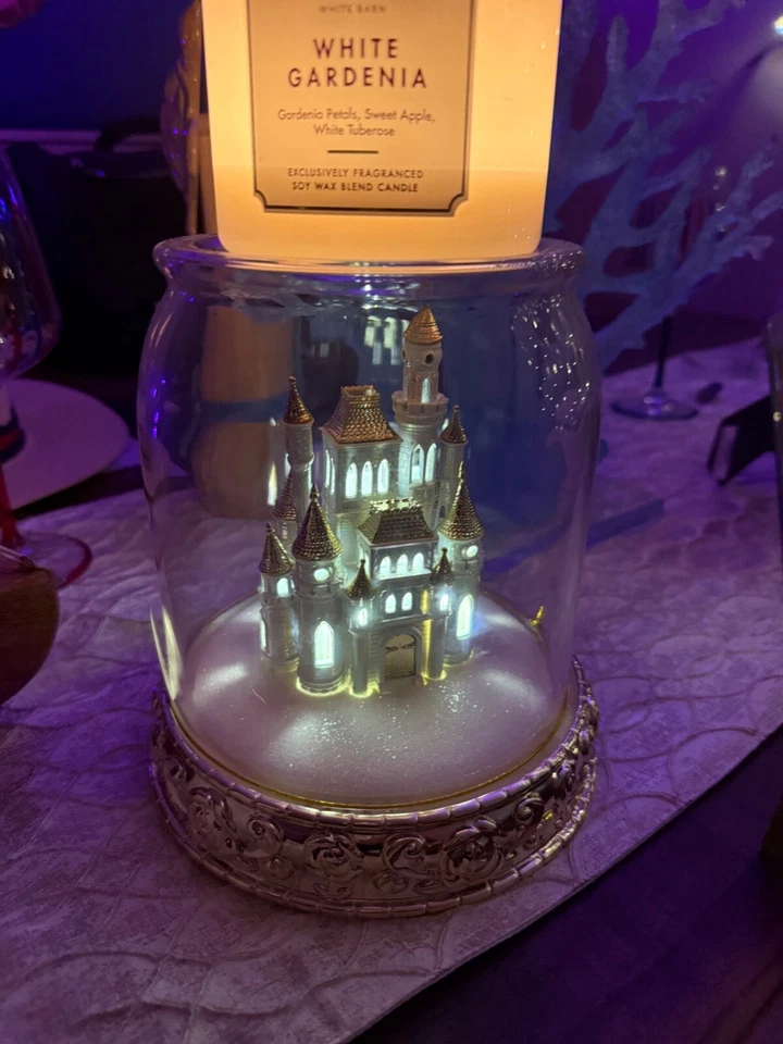 Candelabro de 3 mechas Bath & Body Works Disney Princesa Castillo Iluminado Cloche Foto 1 de 1