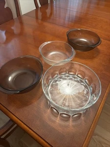 Juego de cuencos mezcladores de vidrio Pyrex (3 piezas) más un cuenco de vidrio adicional - Imagen 1 de 5