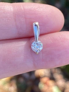 Colgante solitario de diamantes redondos 100 % naturales de platino de 0,39 quilates - Imagen 1 de 7