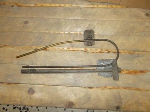 ALZAVETRO POSTERIORE SINISTRO ALFAROMEO ALFASUD 73' - Bild 1 von 1