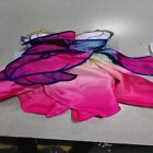 Lila rosa Kleid mit Handschuhen und Strümpfen