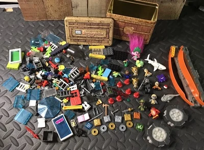 1 Lb Lot Mega Bloks Dragons Chest w/Minifigures, Accessories & Skylanders Arcade - Image 1 of 4