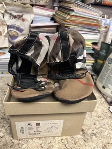 Burberry Women’s Slippers Medium NIB With Dust Bag SMALL BUSINESS 🌝🌷💐🥀 - Picture 1 of 10