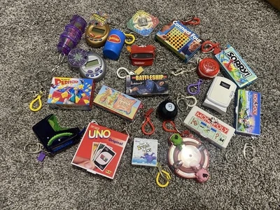 Лот из 20 винтажных мини настольной игры цепочки для ключей новый Mattel Hasbro 90-х милый! - Изображение 1 из 4