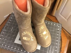 Botas forradas de gamuza a media pantorrilla tostadas Sherpa con logotipo Aeropostale para mujer talla 10 #9409 - Imagen 1 de 11