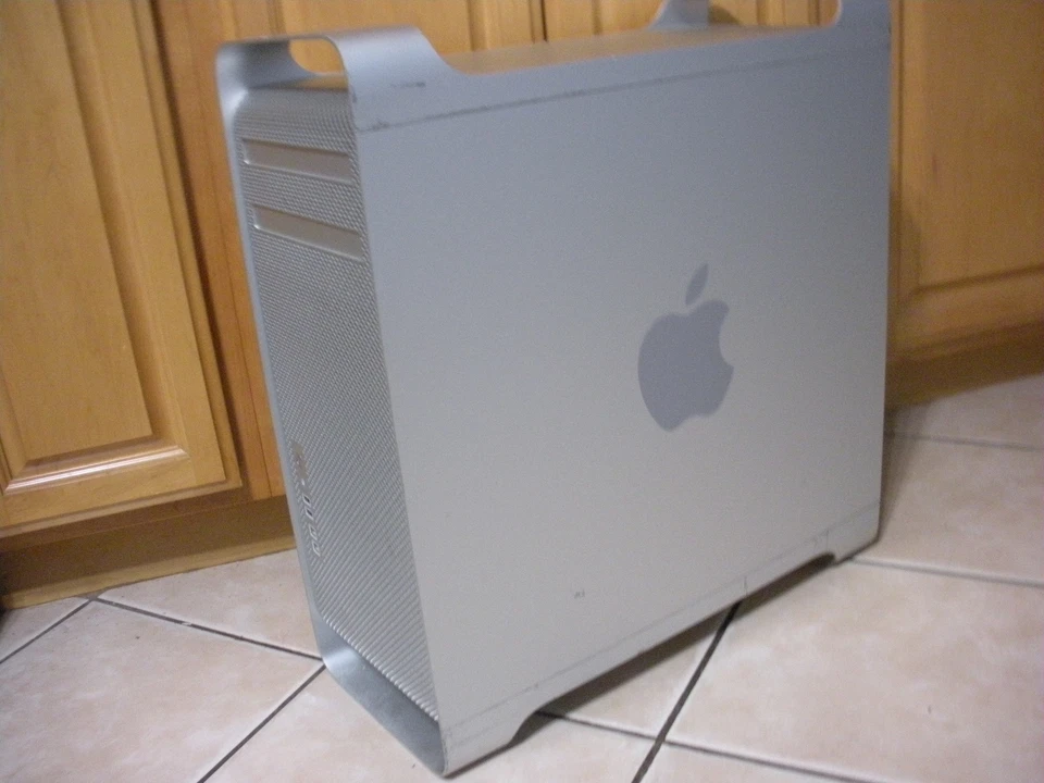 Apple Mac Pro 2009 Intel xeon 2.4 GHZ  Quad-Core, 8 GB Memory, 1TB HD, DVD-WR - Image 1 of 4