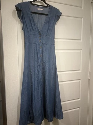 Vestido Midi Camila Capa Marina Talla Pequeña Azul Abotonado Manga Cuello en V Foto 1 de 4