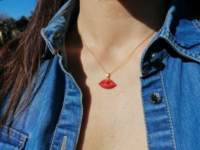 Ciondolo labbra rosse bacio sospeso Lolita Lobosco argento 925 corallo collana - Immagine 1 di 4