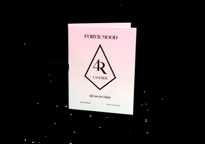 Forvr Mood I Am Her Eau de Parfum Spray 0.05 Fl OZ MUESTRA VIAL EN TARJETA PROMOCIONAL Foto 1 de 4