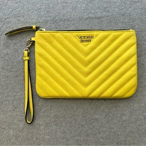 Bolso sin asas con cremallera de cuero sintético acolchado amarillo neón Victorias Secret forrado - Imagen 1 de 13