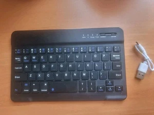 10 Zoll Kabellose Bluetooth Tastatur Kleine Slim Keyboard Lithium Akku Laden - Bild 1 von 5