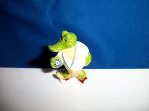 PERSONAGGIO CARTONE ANIMATO COCCODRILLO PHYS ED P.E. TEACHER COACH Bambini Sorpresa CROC SCHOOL - Foto 1 di 4