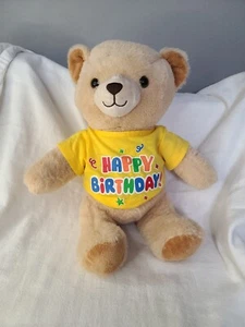 Peluche MTY International Happy Birthday Bear con maglietta marrone chiaro 13" morbido usato in ottime condizioni - Foto 1 di 6