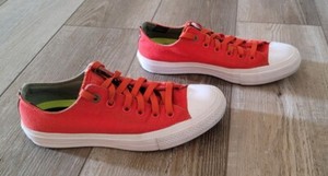 chuck taylor 2 red