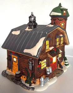 LE Heartland Valley Village 2007 granero iluminado con silo edificio de Navidad con caja - Imagen 1 de 13