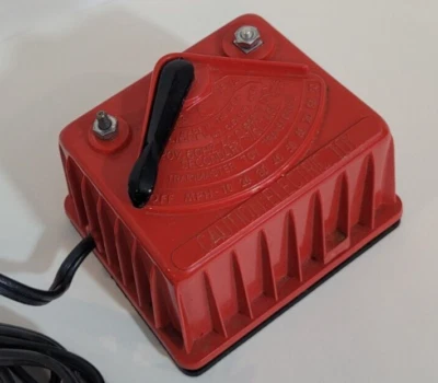 Transformador de juguete Lionel Trainmaster 4651 15VA 120V 60HZ rojo SIN PROBAR Foto 1 de 4